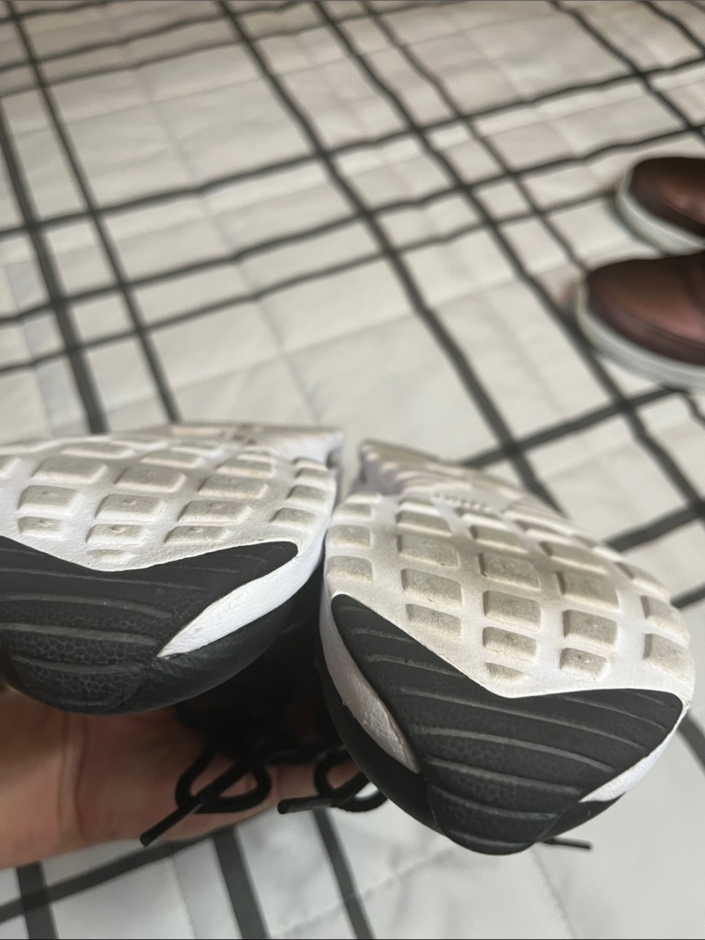 Nike Woman’s Air Max Thea 40 Low-Top Sneakers - Picture 12 of 12